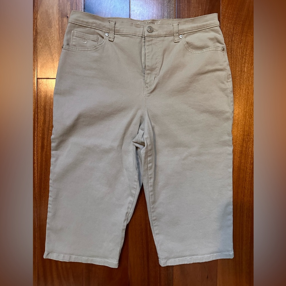 Gloria Vanderbilt Amanda wheat khaki capris